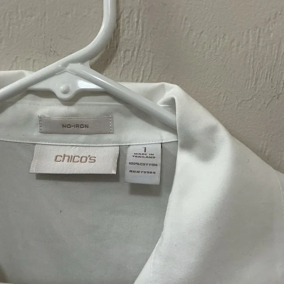 Chico’s White Button Front Ladies 3/4 cuffed Sleeve Blouse Size 1 no iron - Picture 3 of 3